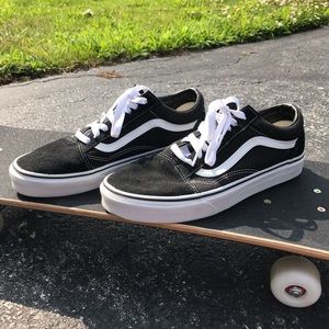 low top vans sneaker in black.